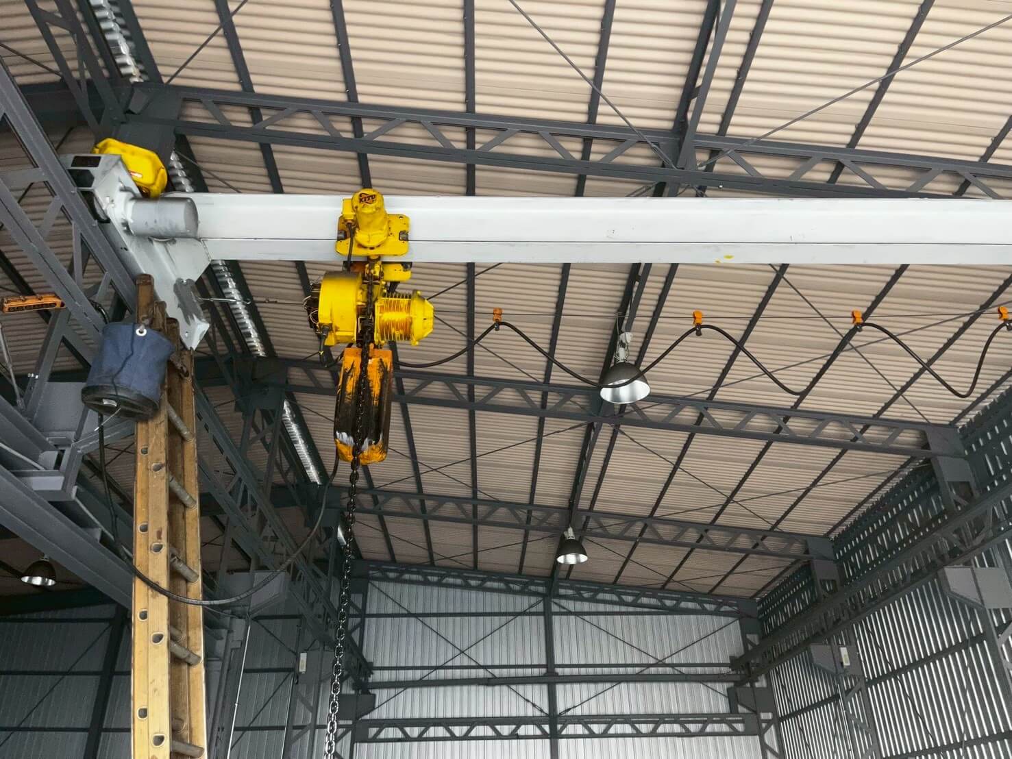 ホイストクレーン取付